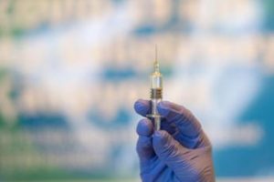 Covid oggi Italia, via libera Aifa a vaccini aggiornati per over 12