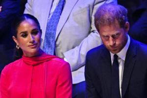 Morte Elisabetta, “Carlo disse a Harry di non portare Meghan a Balmoral”