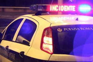 Roma, scontro tra auto e scooter su via Nomentana: morto 42enne