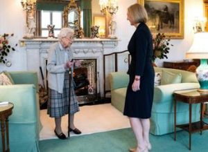 Regina Elisabetta, due giorni fa la visita di BoJo e Liz Truss