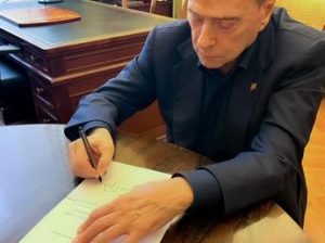 Berlusconi a Palazzo Madama per la registrazione da senatore