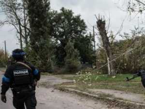 Ucraina, polizia scopre camera di tortura con contenitore pieno di denti d’oro