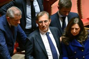 La Russa è presidente del Senato, niente quorum al primo voto alla Camera