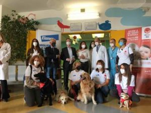 Parte dog therapy di ‘Basta una zampa’ per bimbi ricoverati