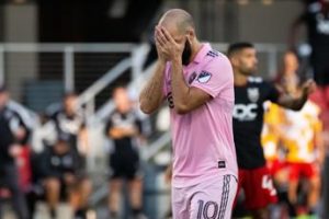 Higuain in lacrime annuncia il ritiro: “Addio al calcio”