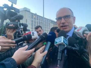 Ucraina, da Letta a Bonino: in centinaia al sit-in davanti ambasciata Russia