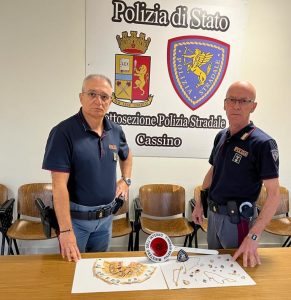 Cassino – Anziana di Viterbo truffata da due uomini, bloccati dalla polizia sulla A1