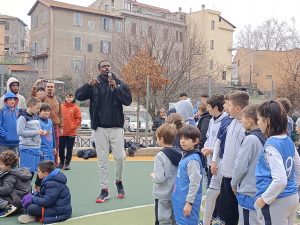 Bagnaia – Inaugurato il nuovo campo da basket insieme all’ex giocatore NBA Linton Johnson