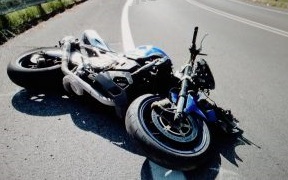 Itri, perde il controllo della moto e si schianta contro la roccia: muore 35enne di Veroli