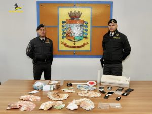 Rieti, nascondono 130 grammi di cocaina nelle mutande: arrestati due pusher sulla Salaria