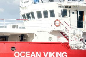 Migranti, atteso nuovo sbarco a Civitavecchia: entro lunedì arriva la Ocean Viking con 168 persone a bordo