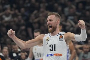 Basket. Eurolega, beffa Olympiacos: trionfo Real Madrid all’ultimo respiro