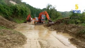 Maltempo, una frana blocca la strada statale 210 nel maceratese