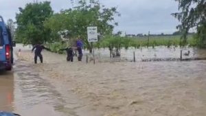 I salvataggi della polizia per l’alluvione in Emilia Romagna