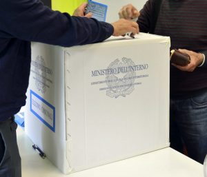 Amministrative, ai ballottaggi affluenza in calo al 49,6%