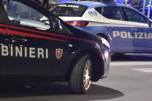 Malamovida a Latina, botte e minacce col coltello davanti al pub: arrestato 30enne rumeno