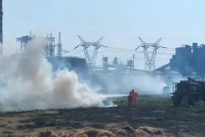 Paura a Civitavecchia: vasto incendio lambisce la centrale elettrica