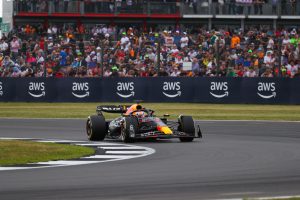 Verstappen in pole a Silverstone, Leclerc 4° e Sainz 5°