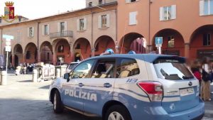 Cento consegne di droga al giorno, 21 arresti a Bologna