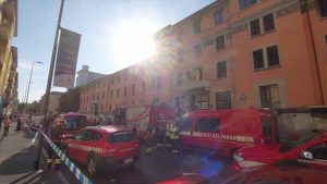 Rogo Rsa Milano, vigili del fuoco al lavoro per la messa in sicurezza