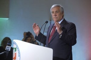 Ue, Tajani “Non si può governare con Le Pen o Afd”