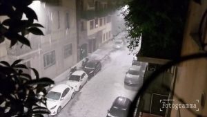 Maltempo, pioggia e grandine nella notte a Milano. Caduti 37mm d’acqua