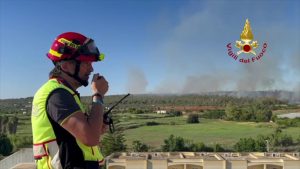 Incendi in Salento, le immagini