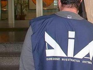 Latina, traffico illecito di rifiuti e corruzione: arrestati un imprenditore e un dirigente Ater