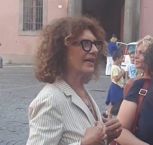 Viterbo – Una piazza gremita ha accolto Tina Montinaro, vedova del capo scorta di Falcone