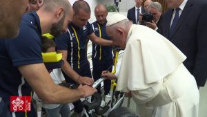 I corridori di Athletica Vaticana in udienza da Papa Francesco