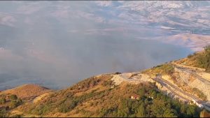 Roghi alle pendici di Enna, canadair in azione per domare le fiamme