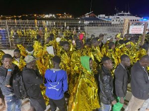 Un’altra notte di sbarchi di migranti a Lampedusa