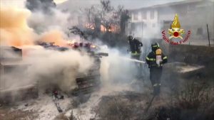 Una sessantina di interventi per gli incendi tra Nuoro e Cagliari