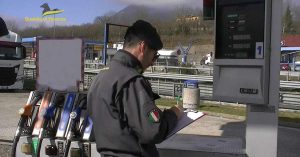 Perugia – Caro carburante, controlli a tappeto nei distributori delle Fiamme gialle