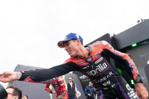 A Montmelò vince Espargaro, caduta per Bagnaia e Bastianini