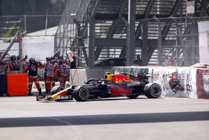 Verstappen in pole al Gp del Giappone, Leclerc 4°, Sainz 6°