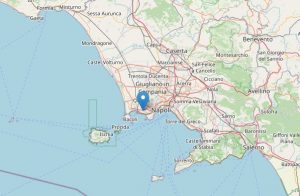 Terremoto di magnitudo 3.8 tra Napoli e Pozzuoli, gente in strada