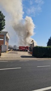 Vasanello: fiamme in autodemolizione, Vigili del Fuoco impegnati per oltre tre ore