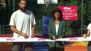 Kellogg riqualifica un campo da basket a Reggio Emilia con Belinelli