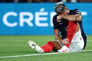 Milan, ansia Giroud: distorsione in nazionale, derby a rischio