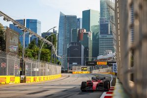 Venerdì rosso a Singapore, Ferrari in testa nelle libere