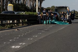 Due turisti irlandesi travolti e uccisi da un’auto a Roma