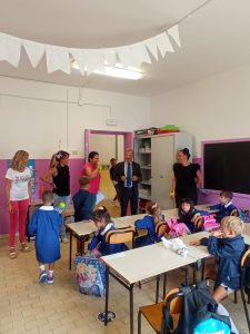 Santa Marinella, ieri per mille studenti primo giorno di scuola con visita del sindaco