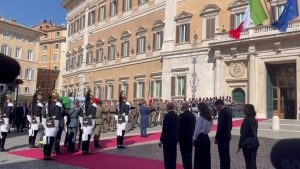 I funerali di Napolitano, l’arrivo del feretro a Montecitorio