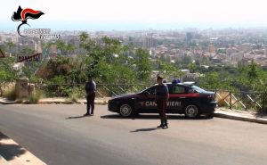 Violenza di gruppo su due sorelle nel Palermitano, arrestati 4 familiari