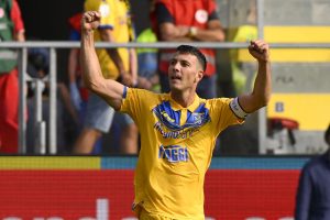 Pinamonti illude il Sassuolo, il Frosinone rimonta e vince 4-2