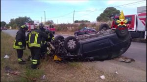 Auto si ribalta nel Ragusano, grave una donna