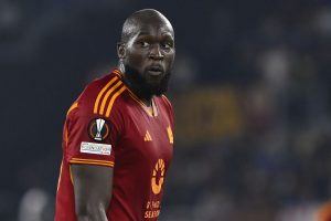 Cagliari-Roma 1-4: doppietta di Lukaku, infortunio per Dybala