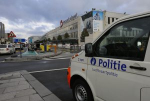 Attentato a Bruxelles, sospettato ferito dalla polizia