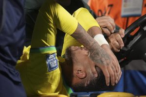 Sconforto Neymar, drammatica diagnosi: crociato e menisco, fuori un anno